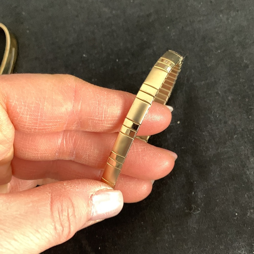 5 bracelets - Picture 3 of 12